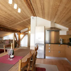 https://la-grange-de-laiguille.hotels-rhonealpes.com